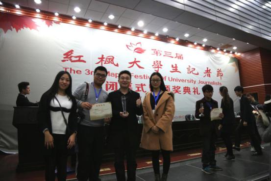 图为银河获奖师生合影