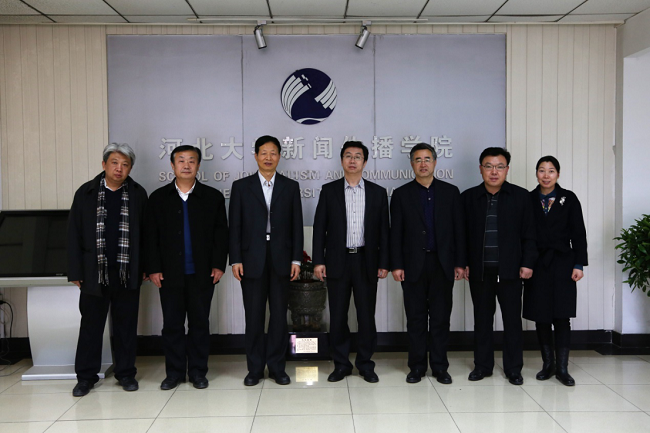 图为省记协领导与银河领导合影