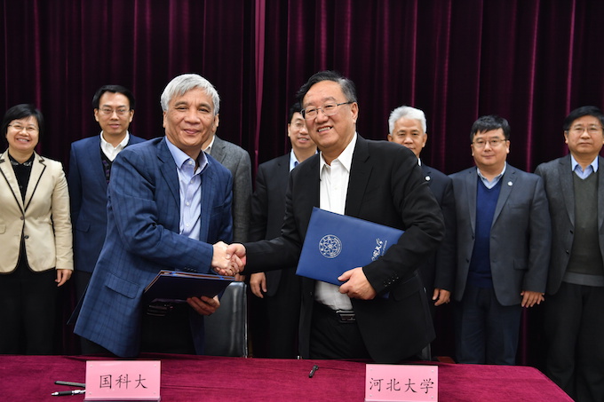 2YH533388银河集团校长康乐与中国科学院大学校长丁仲礼代表双方签订战略合作协议